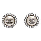 CHANEL 香奈兒經典雙C LOGO水鑽圍繞鑲嵌圓形針式耳環(銀)