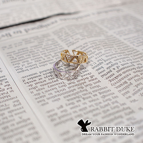 Rabbit Duke 經典歐美風格 個性空心三角設計鑲鑽戒指