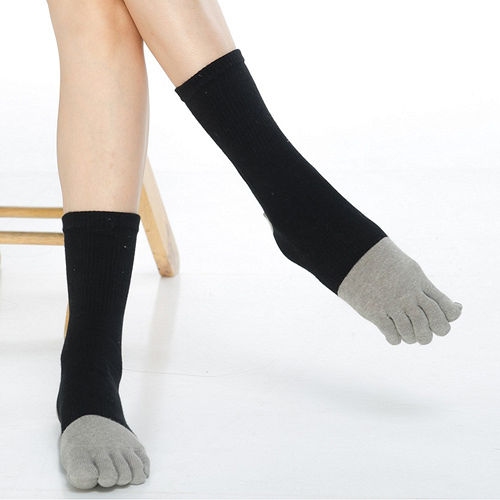 【KEROPPA】可諾帕吸濕排汗竹炭保健1/2五趾女襪x2雙C90009-黑配灰