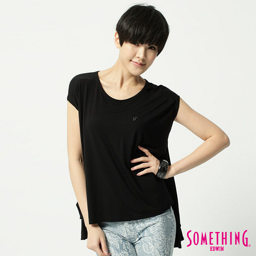 SOMETHING
圓領繡花短袖T恤