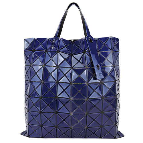 ISSEY MIYAKE 三宅一生BAOBAO亮面方格8x8手提包(深藍)