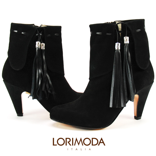 LORIMODA
流蘇皮革飾中統靴