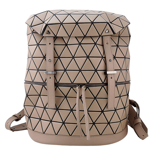 ISSEY MIYAKE 三宅一生BAOBAO 幾何霧面皮革後背包(卡其)