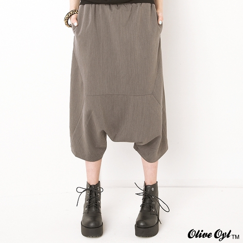 【Olive Oyl奧莉薇】
寬鬆剪裁口袋褲裙