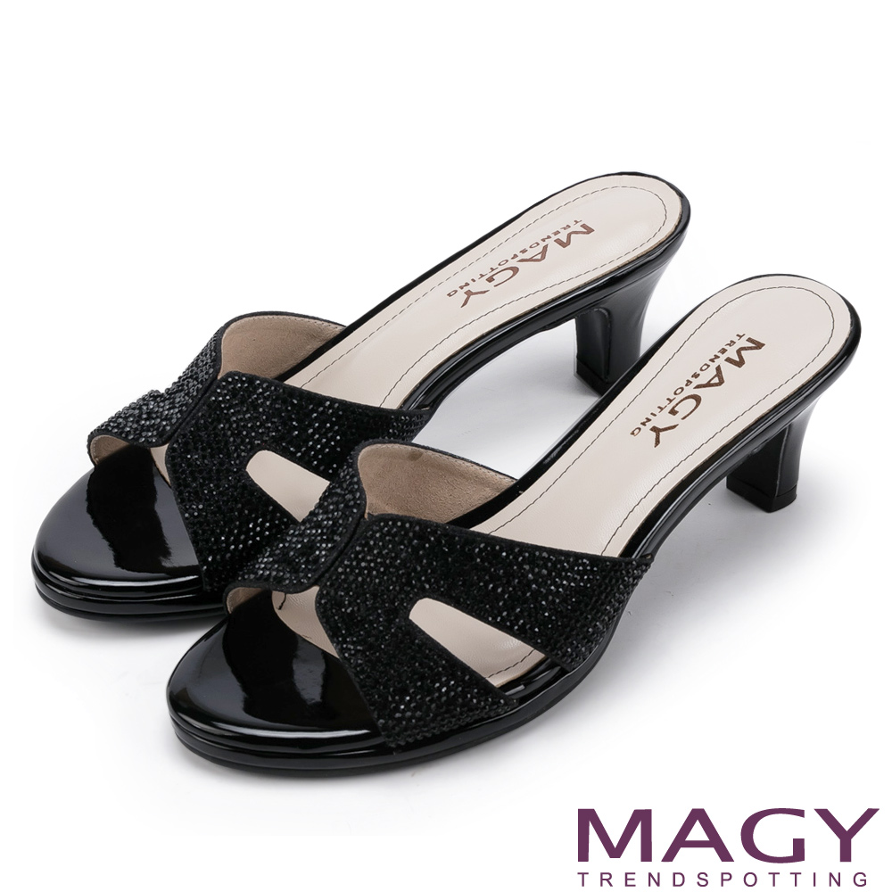 MAGY
氣質亮麗燙鑽中跟鞋