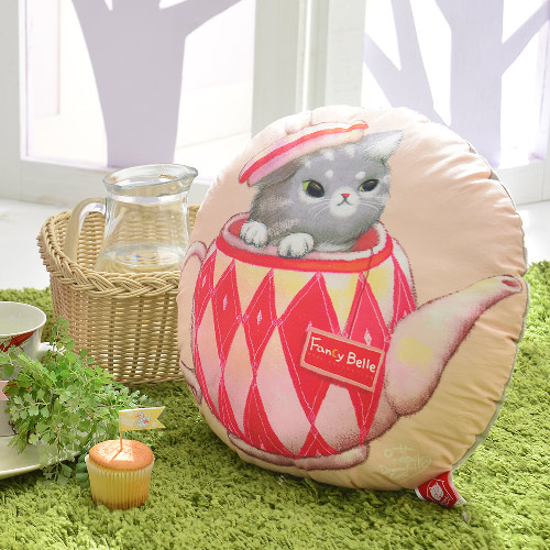 義大利Fancy Belle X DreamfulCat《茶壺躲貓貓》數位造型抱枕 42*42CM