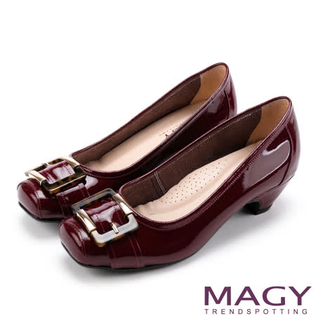 MAGY 
方釦牛皮鏡面中跟鞋