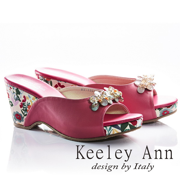 Keeley Ann年代風華~立體水鑽飾釦甜美花朵滾邊全真皮楔形拖鞋(桃紅色831303153)