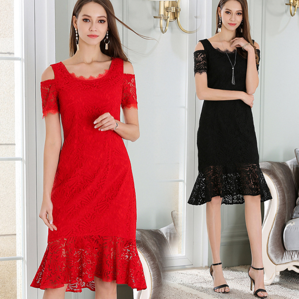 KVOLL
性感挖空露肩蕾絲連衣裙