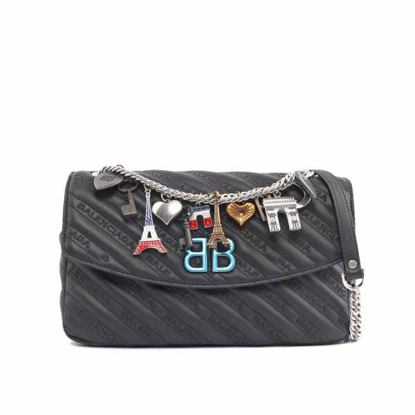 【BALENCIAGA】BB ROUND CHARMS銀鏈墜飾壓紋肩背包(黑色)