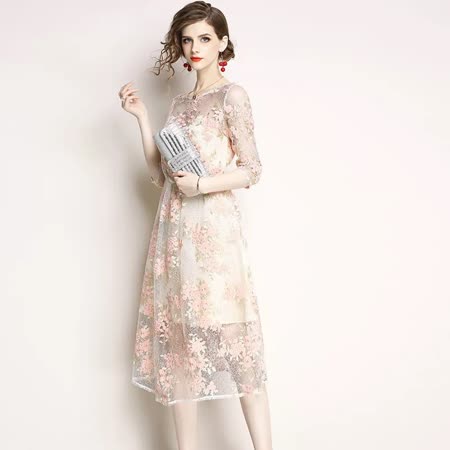 Olivia奧莉精品
蕾絲碎花透膚洋裝