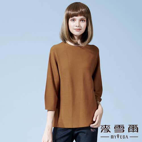 【麥雪爾】一體成型素色七分袖針織上衣-咖啡