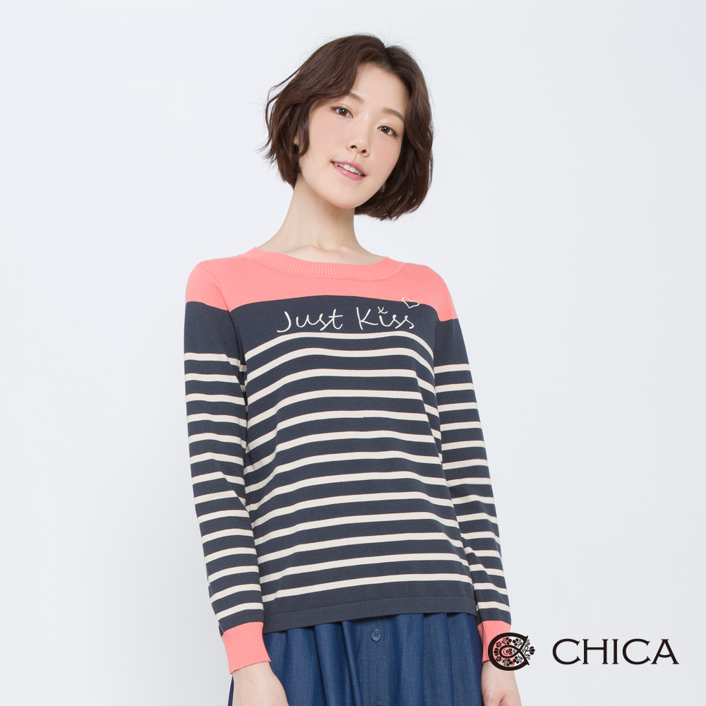 CHICA 偷吻甜心撞色字母條紋針織衫(2色)