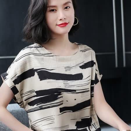 adora 韓文藝時尚
氣質版短袖T恤