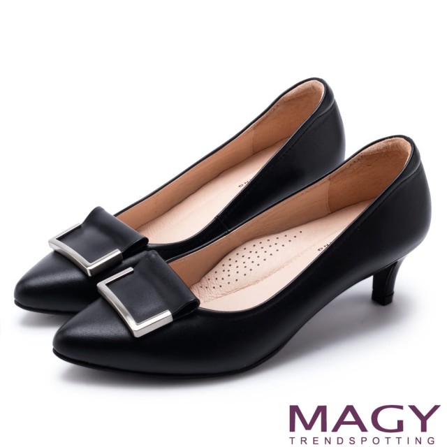 【MAGY】OL通勤專屬 金屬點綴牛皮尖頭中跟鞋(黑色)
