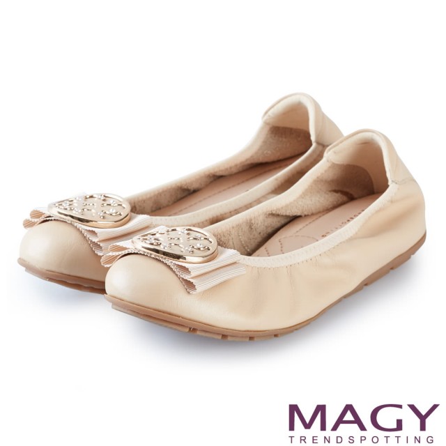 【MAGY】甜美舒適 金屬造型飾扣鬆緊帶牛皮娃娃鞋(裸色)