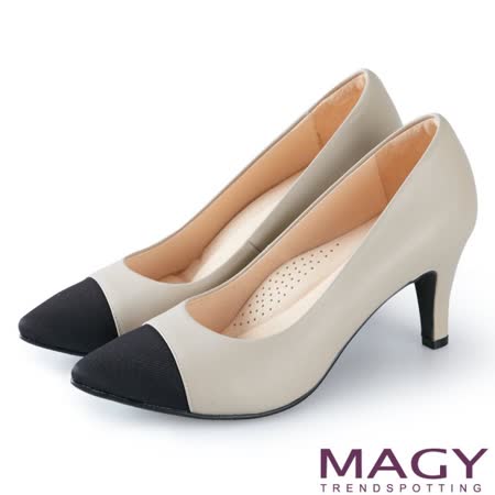 【MAGY】
牛皮拼接布面尖頭高跟鞋