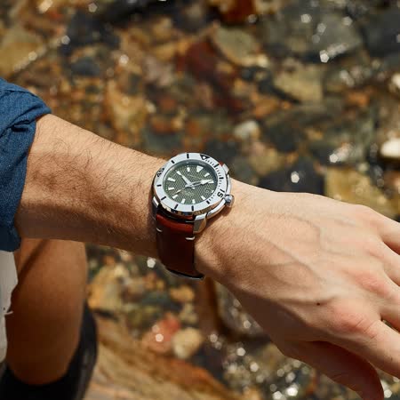 【GIORGIO FEDON 1919】海洋系列 防水200米 機械錶 真皮錶帶-綠x棕/47mm(GFCH008)