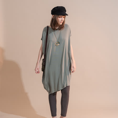 【PANGCHI 龐吉】
輕膚柔適純色寬鬆洋裝