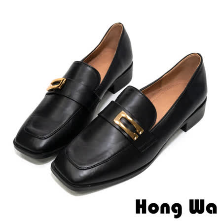 Hong Wa
扣飾牛紋低跟方頭包鞋
