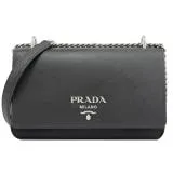 PRADA 1BD009 經典浮雕LOGO防刮牛皮翻蓋尼龍斜背包.黑