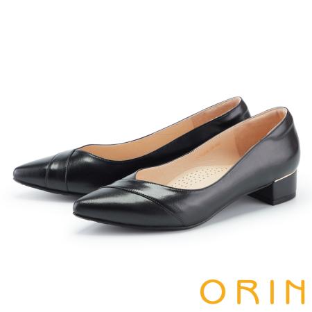 ORIN
小V口尖頭羊皮低跟鞋