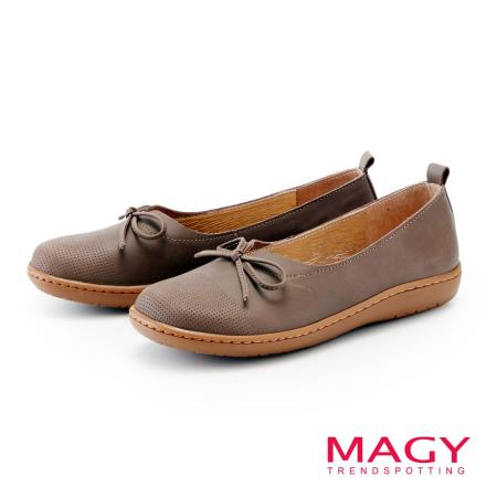 MAGY
蝴蝶結壓紋牛皮休閒鞋