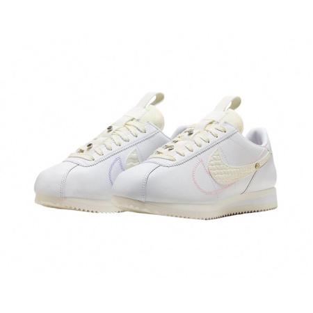Nike W Cortez 
White Coconut Milk