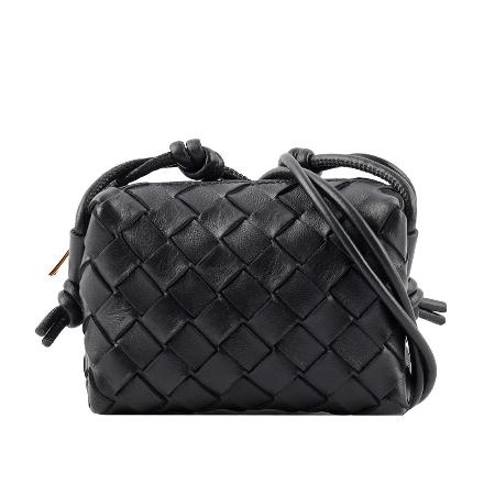 BOTTEGA VENETA
小羊皮迷你相機斜背包
