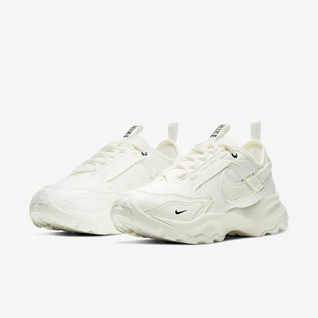 NIKE TC 7900
女休閒老爹鞋