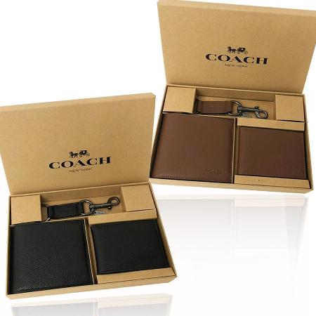 【COACH】
經典男款8卡短夾禮盒