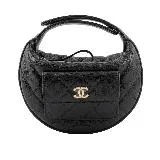 【CHANEL】金色CC Logo 粒紋牛皮迷你手提彎月包/呼拉圈包(黑色)