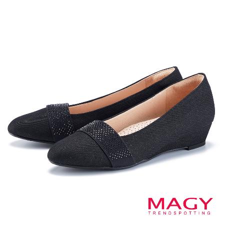 MAGY
燙鑽布面楔型低跟鞋