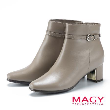 MAGY
真皮釦帶金屬環中跟短靴