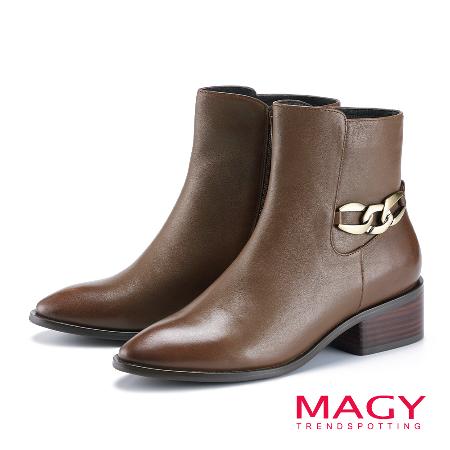 MAGY
金屬鍊飾粗跟短靴