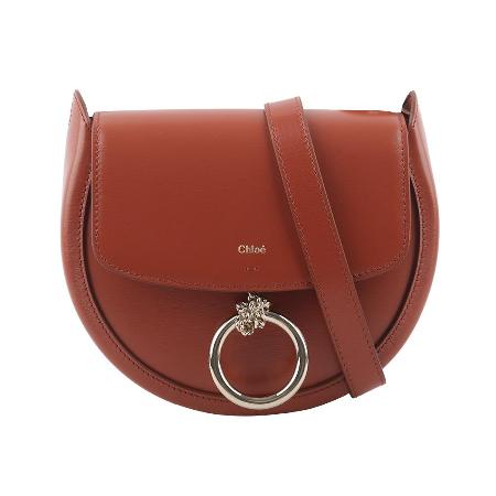 CHLOE'
圓環小牛皮半月型斜背包