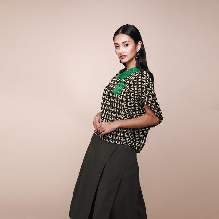 PANGCHI 龐吉
多樣圖案V領上衣