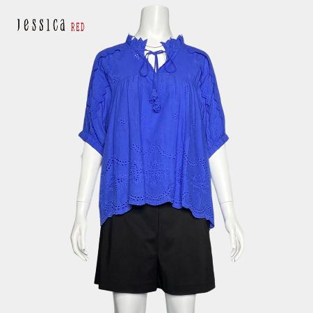 【Jessica Red】
甜美百搭寬鬆蕾絲花上衣