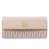 MIU MIU 5MH379 金屬LOGO抓皺絎縫扣式長夾.淡粉