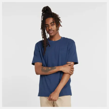 [New Balance]立體鋼印LOGO短袖上衣_MT43503NNY_男性